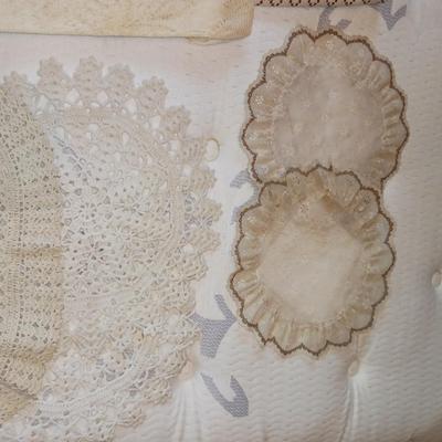 LACE TABLECLOTHS AND DOILIES