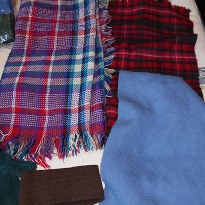 WINTER SCARVES, GLOVES AND HATS