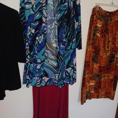 LADIES DRESS CLOTHES XL - 2X
