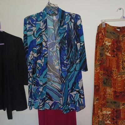 LADIES DRESS CLOTHES XL - 2X