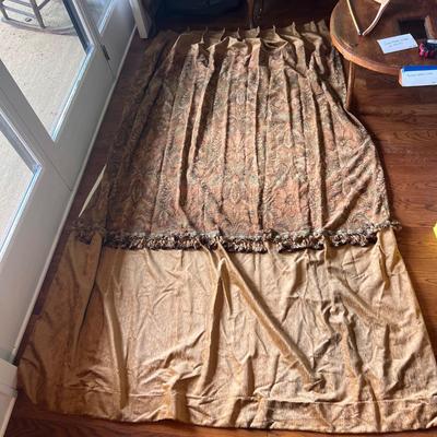 Gold Floral Drapes w/ Tassels (PB-DZ)