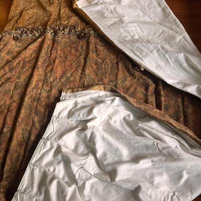 Gold Floral Drapes w/ Tassels (PB-DZ)