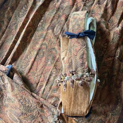Gold Floral Drapes w/ Tassels (PB-DZ)