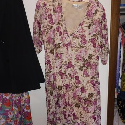 LADIES DRESS CLOTHES 2X - 4X