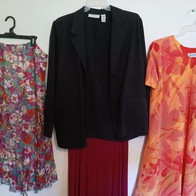 LADIES DRESS CLOTHES 2X - 4X