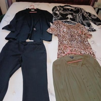LADIES CLOTHES 2X