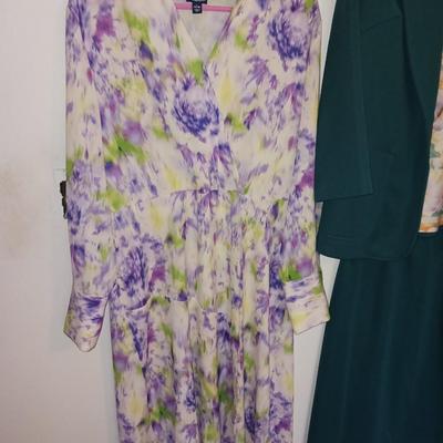 LADIES DRESS CLOTHES L - 2X