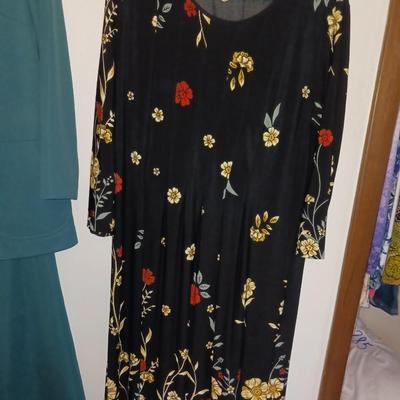 LADIES DRESS CLOTHES L - 2X