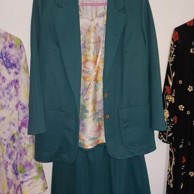 LADIES DRESS CLOTHES L - 2X