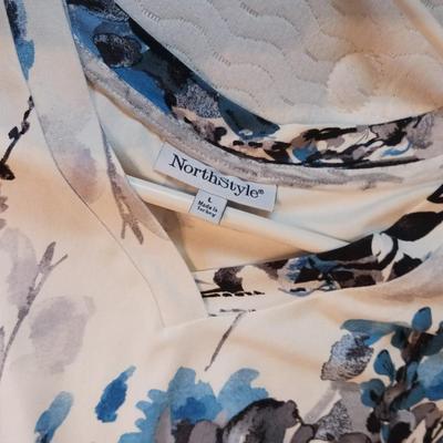 LADIES BLOUSES SIZE MED - LARGE