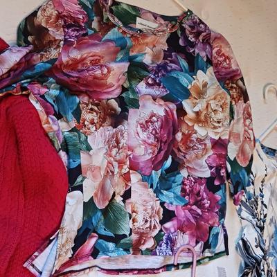 LADIES BLOUSES SIZE MED - LARGE