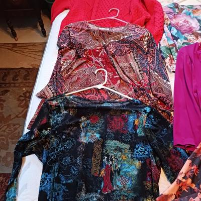 LADIES BLOUSES SIZE MED - LARGE
