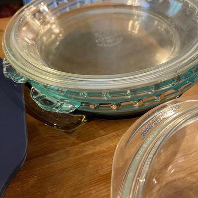 Kitchen Lot - Pyrex, Glass Rubber Maid, Rossana