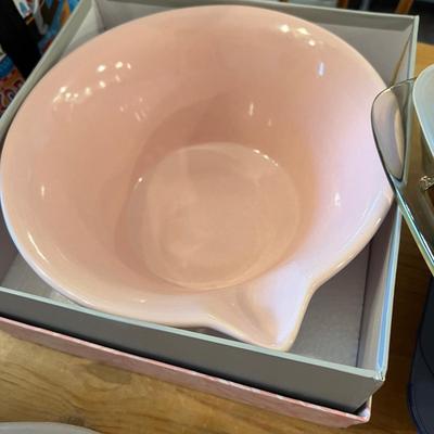 Kitchen Lot - Pyrex, Glass Rubber Maid, Rossana