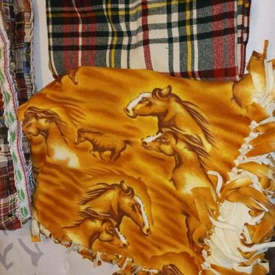 BLANKETS AND THROWS