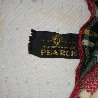 BLANKETS AND THROWS