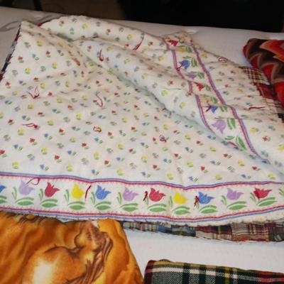 BLANKETS AND THROWS