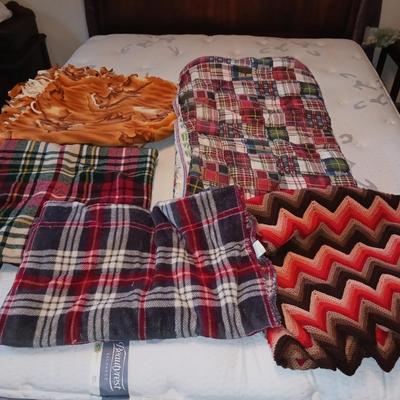 BLANKETS AND THROWS