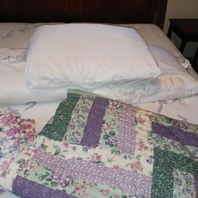 DOUBLE SIZE COMFORTER, SHAMS, SHEETS, MATTRESS PAD AND PILLOW CASES