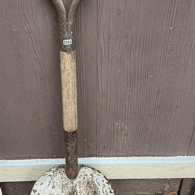 Scoop shovel