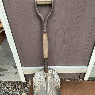 Scoop shovel