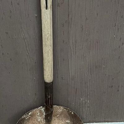Scoop shovel