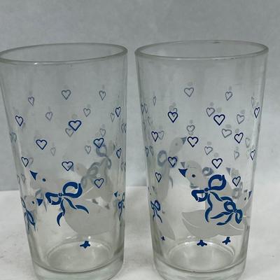 2 Vintage White Duck Beverage Glasses