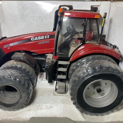 S11-Magnum 370 CVT Tractor (NIB)