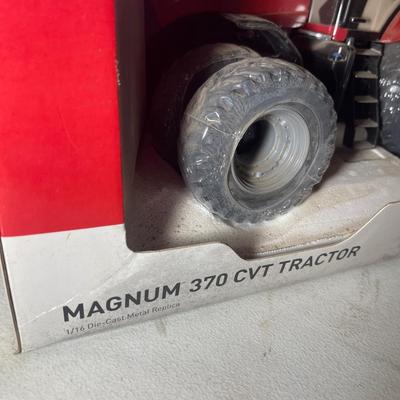 S11-Magnum 370 CVT Tractor (NIB)