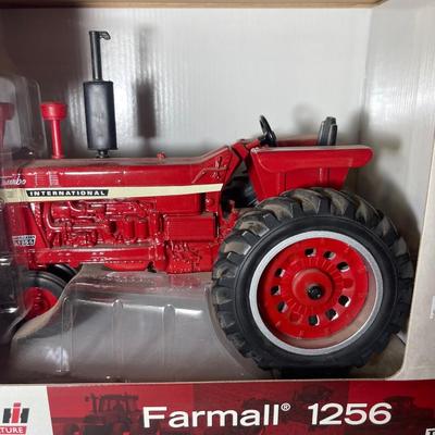 S12-Farmall 1256 (NIB) Diecast Model