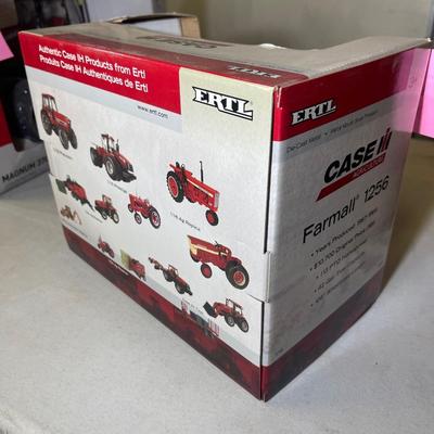 S12-Farmall 1256 (NIB) Diecast Model
