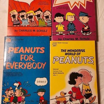 Original Vintage lot "Peanuts" Charlie Brown. Books posters cards etc