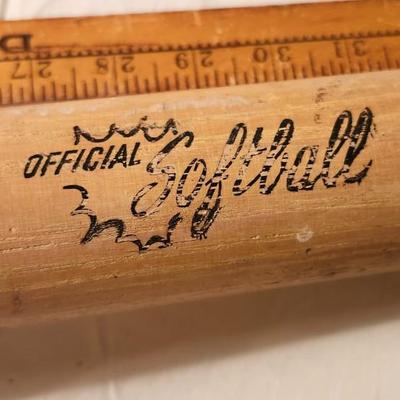 Vinage bat lot,including Louisville Slugger ( Tim McCarver) & Wilson ( Mickey Mantle) plus Adirondack