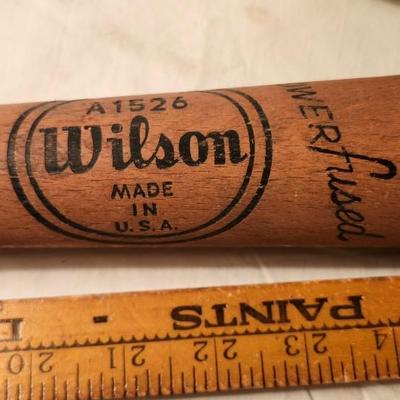 Vinage bat lot,including Louisville Slugger ( Tim McCarver) & Wilson ( Mickey Mantle) plus Adirondack