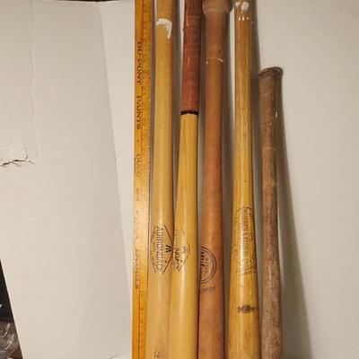 Vinage bat lot,including Louisville Slugger ( Tim McCarver) & Wilson ( Mickey Mantle) plus Adirondack