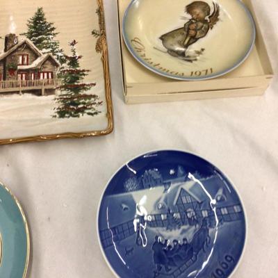 Six Christmas Plates Lot