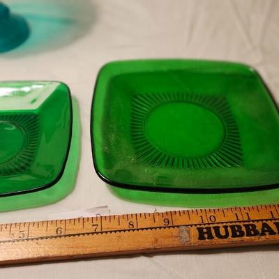 Green Glass Lot with Vtg Avacado Green Undiana Glass Sunflower Oval serving dish with handles