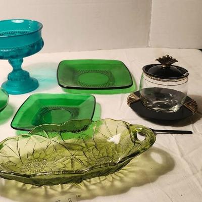 Green Glass Lot with Vtg Avacado Green Undiana Glass Sunflower Oval serving dish with handles