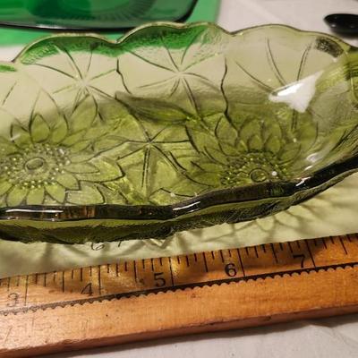 Green Glass Lot with Vtg Avacado Green Undiana Glass Sunflower Oval serving dish with handles