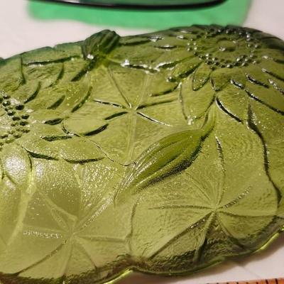 Green Glass Lot with Vtg Avacado Green Undiana Glass Sunflower Oval serving dish with handles
