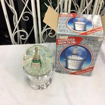 AutomatedSnow Globe Happy New Years Music Box