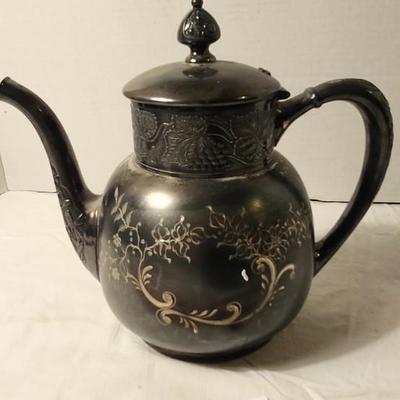 Pairpoint Mfg. Co. Quadruple Plate Silver-plated Floral Coffee or Teapot #324/7