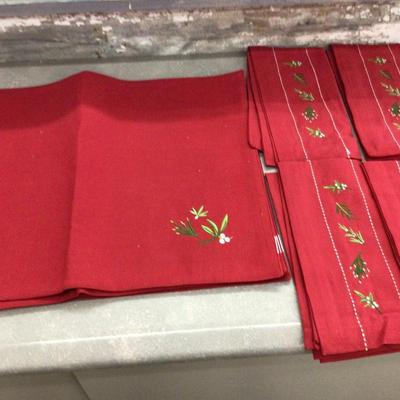 Holiday Place Mats and Cloth Napkins Set Of Four