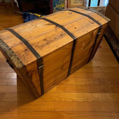 Dome Top Colonial Style Pine Chest (LR-RG)