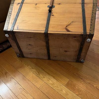 Dome Top Colonial Style Pine Chest (LR-RG)