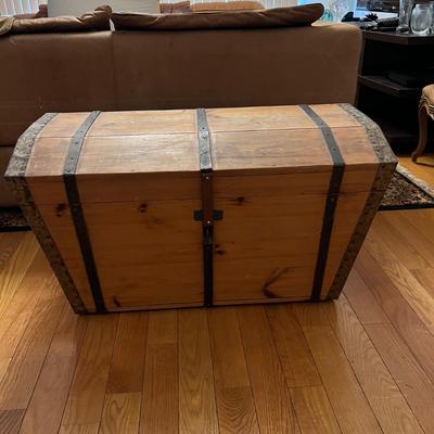 Dome Top Colonial Style Pine Chest (LR-RG)