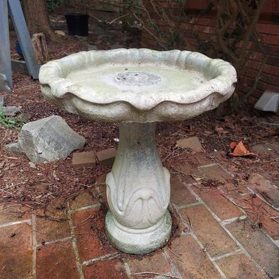 Cement Bird Bath (Y-BBL)
