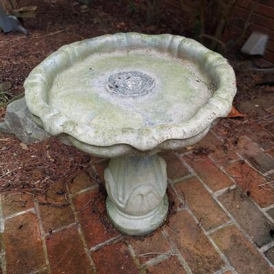Cement Bird Bath (Y-BBL)