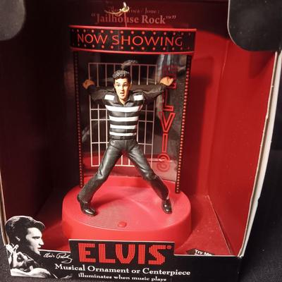 MUSICAL ILLUMINATING ELVIS ORNAMENT OR CENTERPIECE