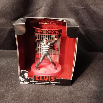 MUSICAL ILLUMINATING ELVIS ORNAMENT OR CENTERPIECE